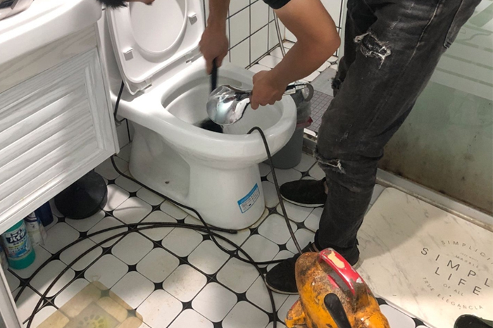 桓仁马桶堵塞自己疏通还是找师傅?专业上门服务让你省时更省心